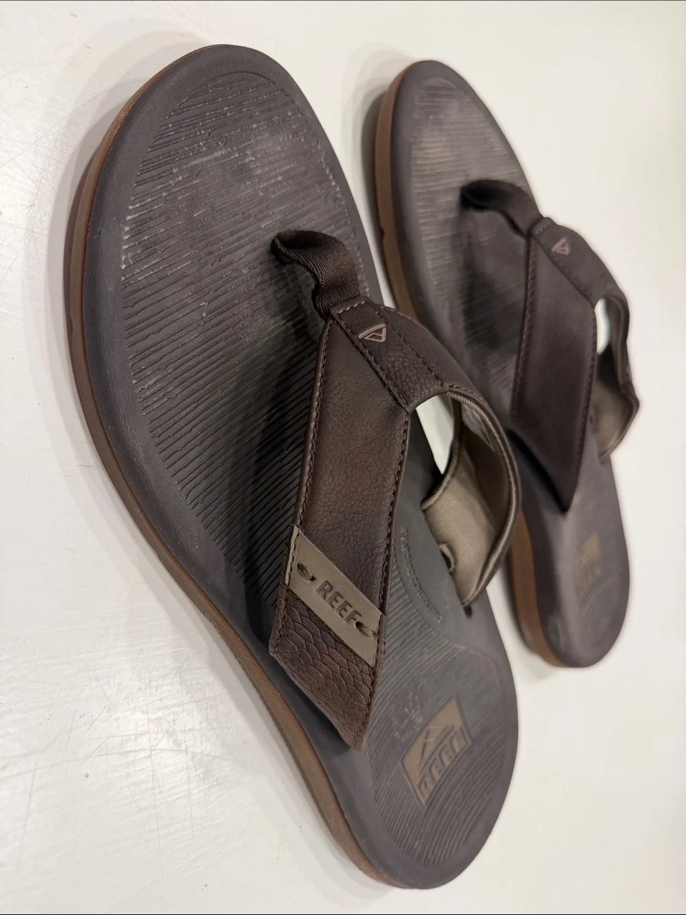 Reef Men’s Dark Brown Leather Thong Sandals